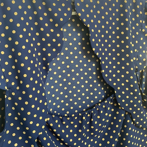 Women’s XL Navy top with key hole back. - Picture 3 of 6